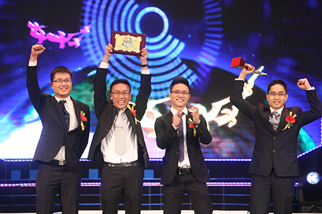 Ảnh tuần qua: Nhân tài Đất Việt 2013 vinh danh "nhà vô địch" Chia sẻ