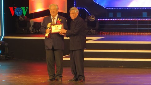 Trao giải Nhân tài Đất Việt năm 2013