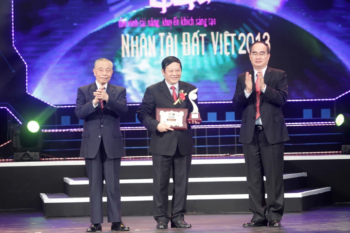 Trao giải Nhân tài Đất Việt năm 2013